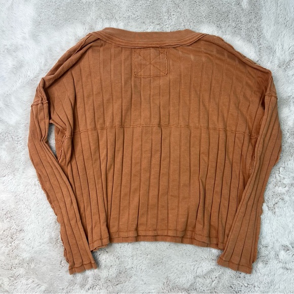 We The Free People Ribbed Button Henley Top Rust Tan Size Small Tshirt Cotton - Picture 8 of 9